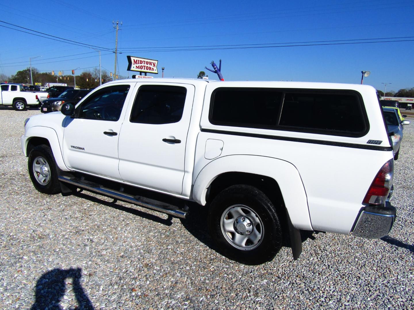 2013 WHITE Toyota Tacoma PreRunner Double Cab V6 Auto 2WD (5TFJU4GN5DX) with an 4.0L V6 DOHC 24V engine, Automatic transmission, located at 15016 S Hwy 231, Midland City, AL, 36350, (334) 983-3001, 31.306210, -85.495277 - Photo#5